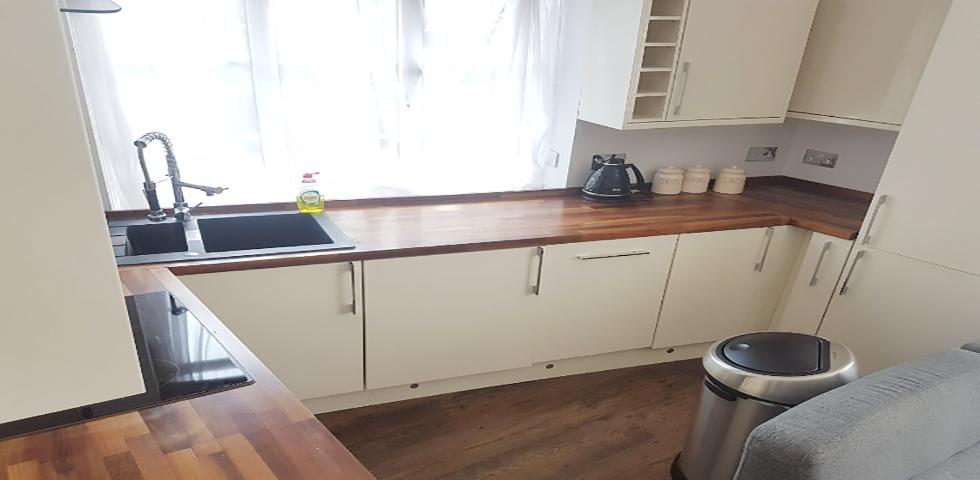 			HEATING and HOT WATER INCLUDED, 1 Bedroom, 1 bath, 1 reception Flat			 Willesden Lane, KILBURN / BRONDESBURY